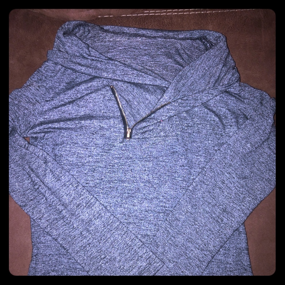 Cool neck with zipper accent